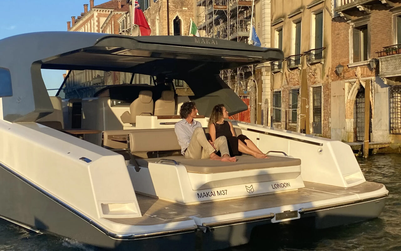 makai-yatch-couple makai-yatch-couple