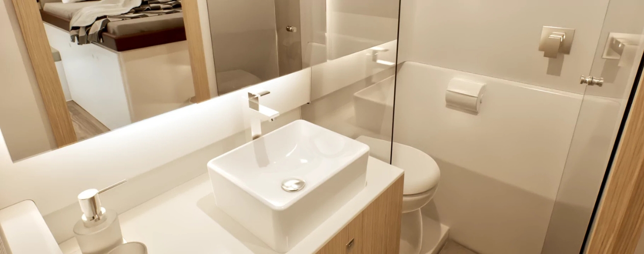 makai-interior-bathroom https://makaiyachts.gr/wp-content/uploads/2025/03/Ανώνυμο-1264-x-1000-px-1264-x-500-px.jpg